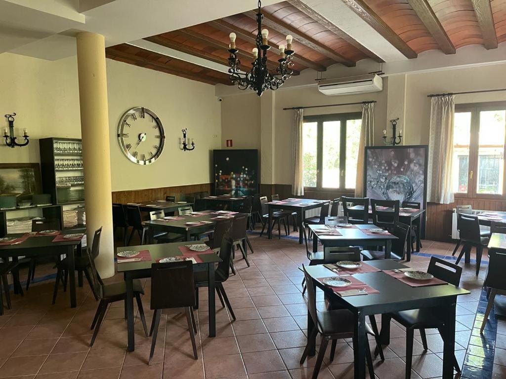 Restaurante Andra Rio Madera